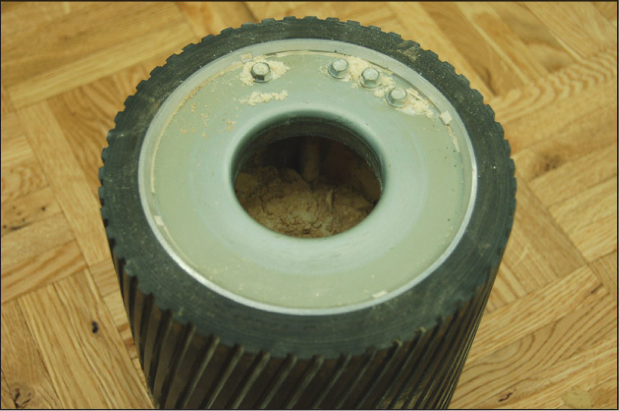 Sanding Drum Clogged with Dust and Debris Causes Poor Performance